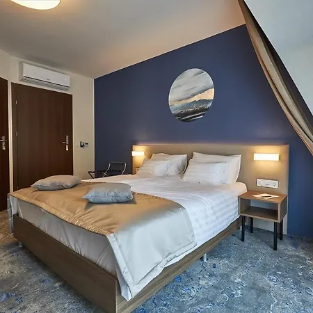 Crystal Hotel 4*