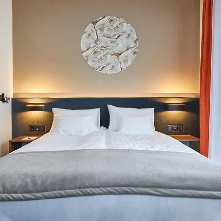 Crystal Hotel 4*