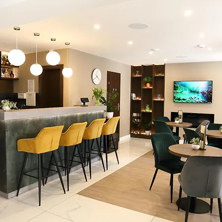 Crystal Hotel 4*