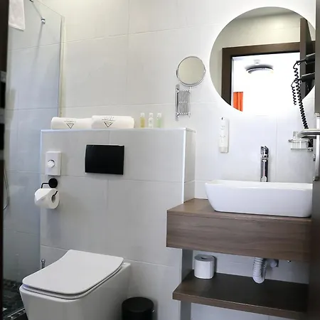 Crystal Hotel 4*