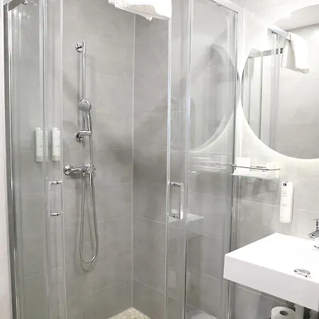Crystal Hotel 4*